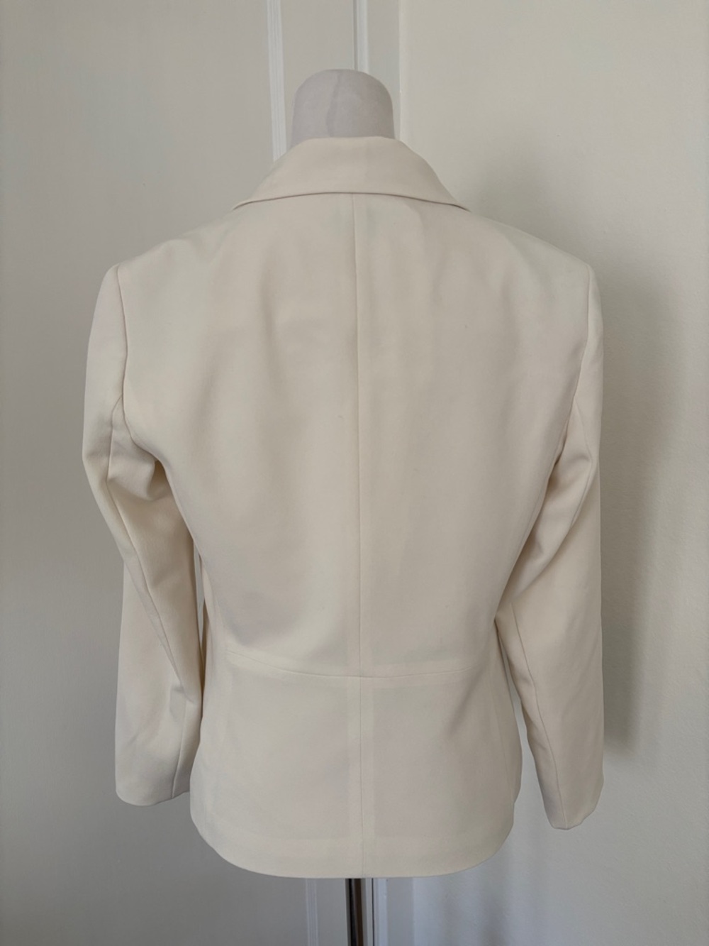 Kasper Two-Button Vanilla Ice Blazer Size 4 - Picture 5 of 6